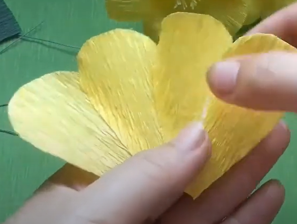 Học ngay cách làm hoa quỳnh anh bằng giấy nhún