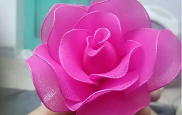 Cách làm hoa hồng bằng vải voan tuyệt đẹp