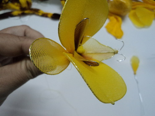 Cách làm hoa lan hồ điệp từ vải voan cực xinh