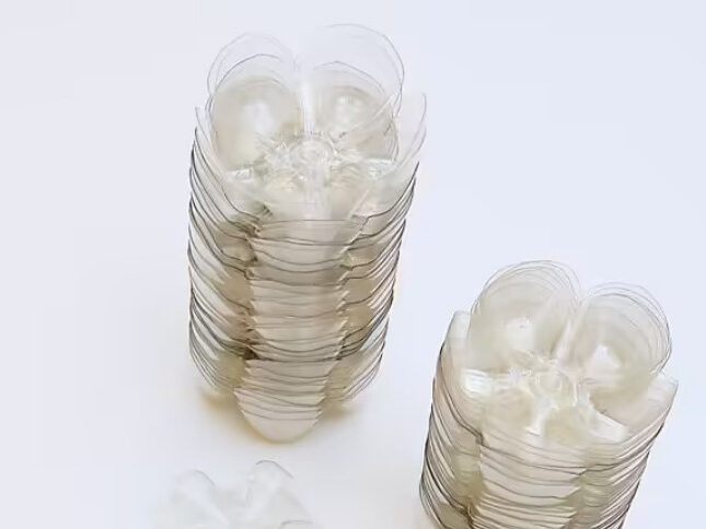 Một số cách làm hoa nhựa đơn giản