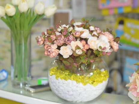 Hãy nắm trong tay những cách cắm hoa giả đơn giản và tuyệt đẹp tại nhà